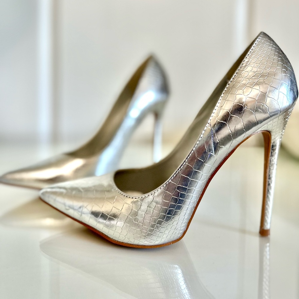 SHOE REPUBLIC